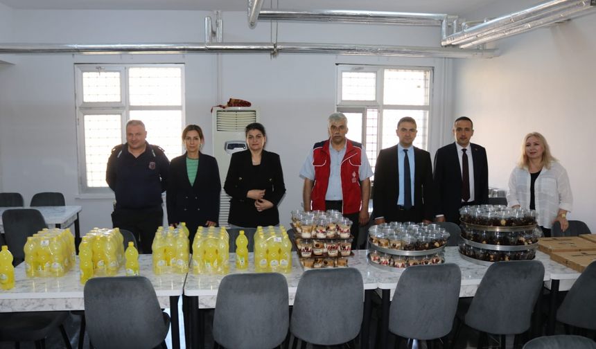 Diyarbakır Vakıflar Bölge Müdürlüğünden cezaevindeki çocuklara tatlı ikramı