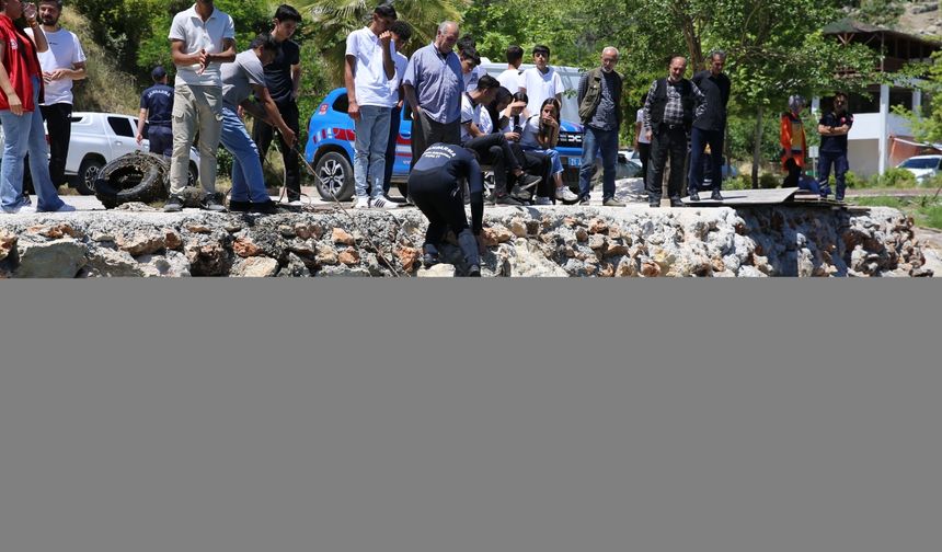 Diyarbakır'da SAK timi baraj gölünde bu kez atık topladı