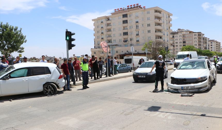 Kilis'te zincirleme trafik kazasında 2 kişi yaralandı