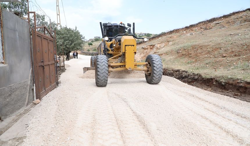 Mardin'de yol yapım çalışmaları sürüyor