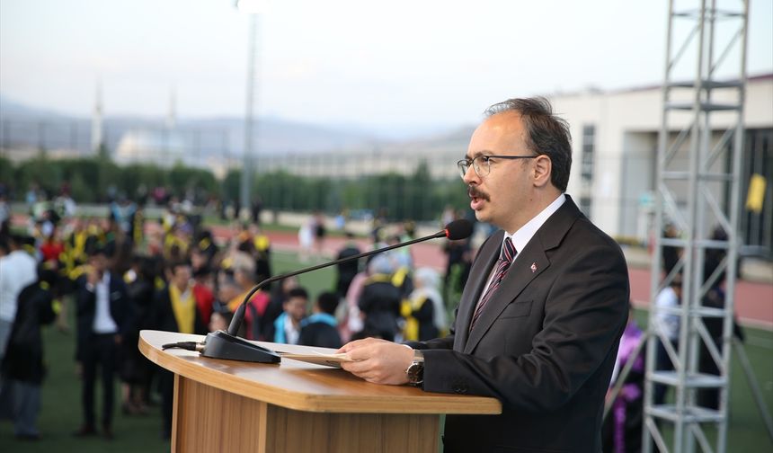 Siirt Üniversitesinde mezuniyet töreni düzenlendi