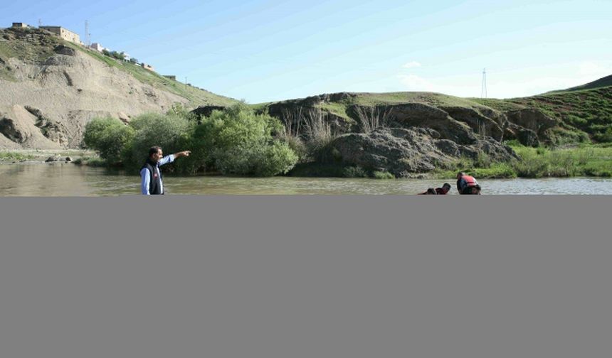 Siirt'te Kezer Çayı'na giren 14 yaşındaki çocuk kayboldu