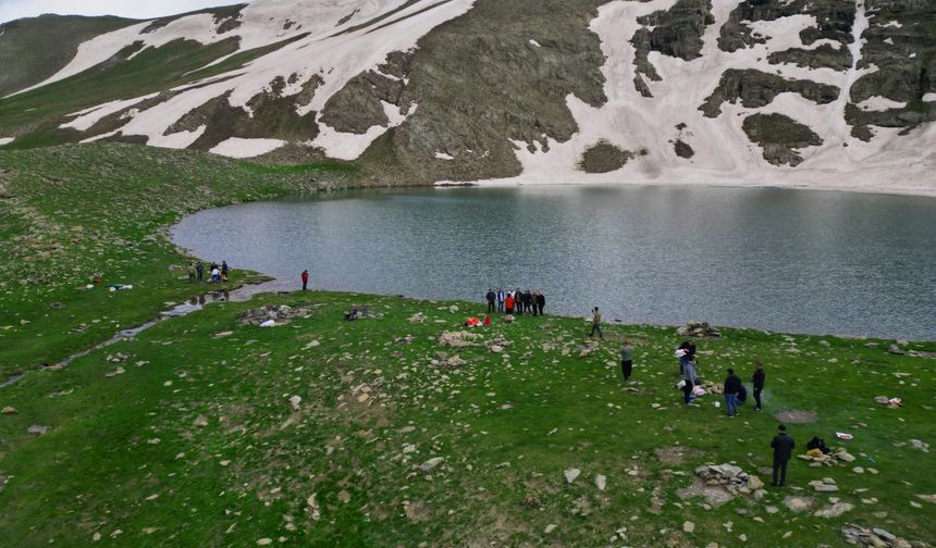 Şırnak'ta 2 bin 625 rakımlı Faraşin Yaylası doğaseverlerin rotası oldu