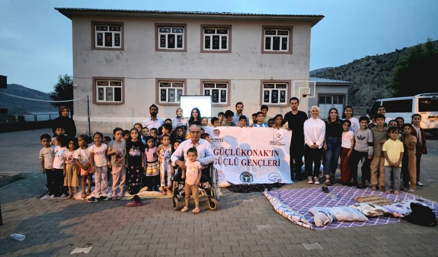 Şırnak'ta 95 öğrenci için açık hava sinema etkinliği düzenlendi