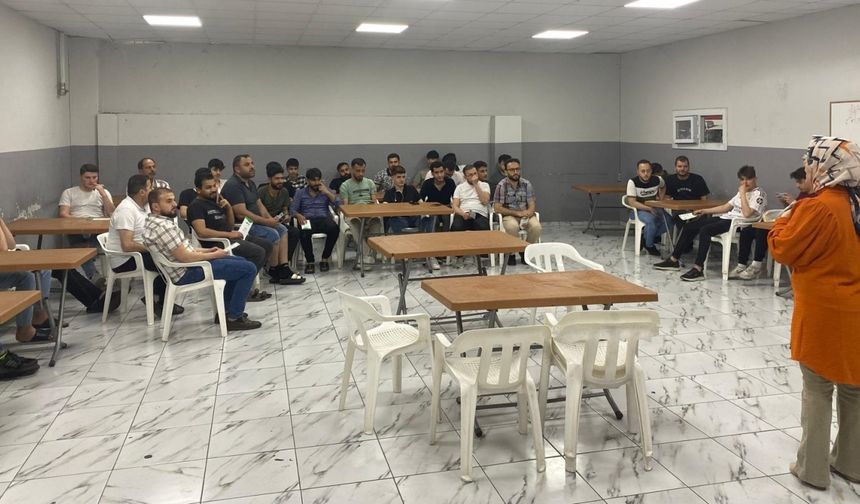 Yeşilay Kilis "Bağımsızlık Seferberliğini" fabrika işçilerine tanıttı