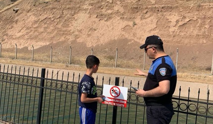 Batman'da polis ekipleri boğulmalara karşı broşür dağıttı