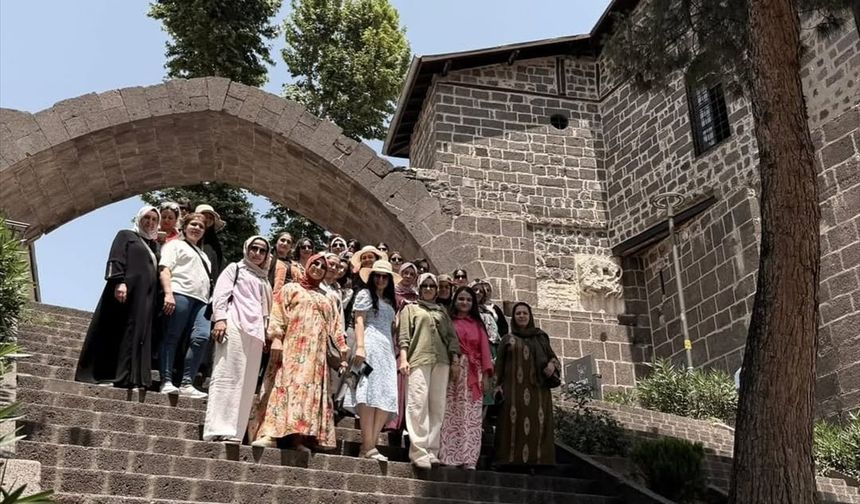 Cizreli kadınlar Diyarbakır ve Mardin'i gezdi