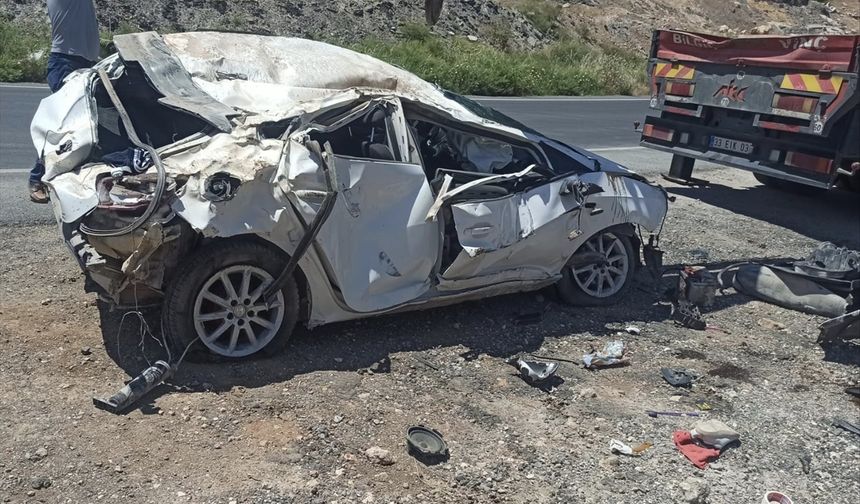 Mardin'de devrilen otomobildeki 1 kişi öldü, 1 kişi yaralandı