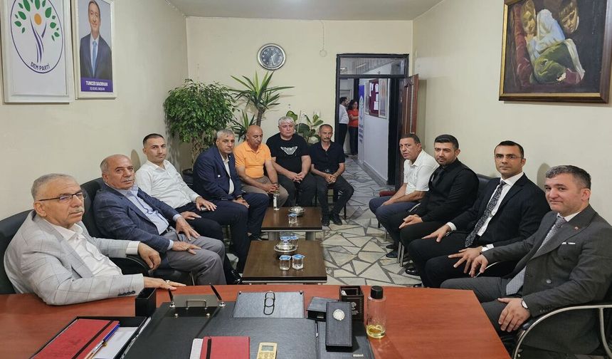AK Parti Batman'dan DEM Parti'ye Sürpriz Bayram Ziyareti