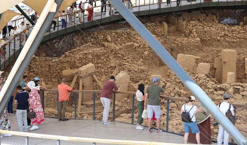 'Tarihin sıfır noktası' Göbeklitepe'de ziyaretçi yoğunluğu yaşanıyor