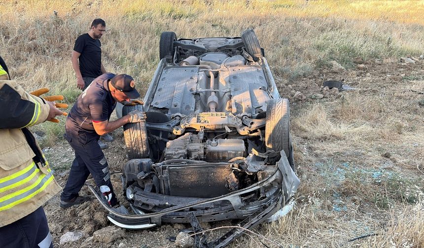 Adıyaman'da devrilen otomobildeki 4 kişi yaralandı