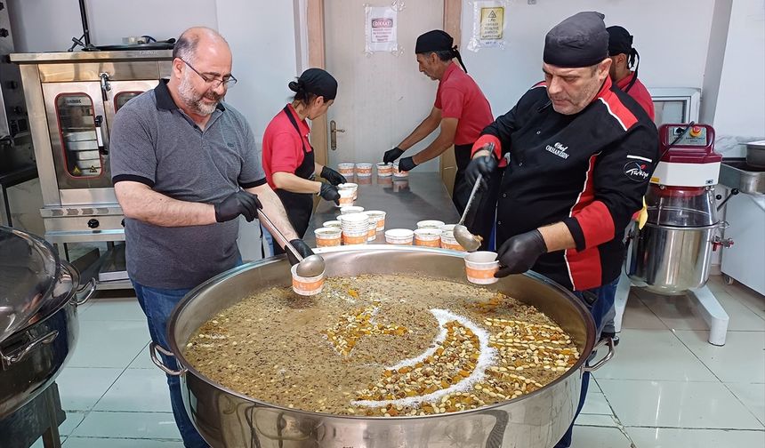 Araban'da ihtiyaç sahibi 700 vatandaşa aşure ikram edildi