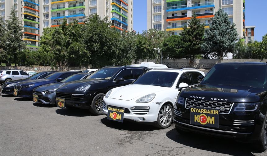 Diyarbakır merkezli operasyonda gümrük kaçağı 10 lüks araç ele geçirildi