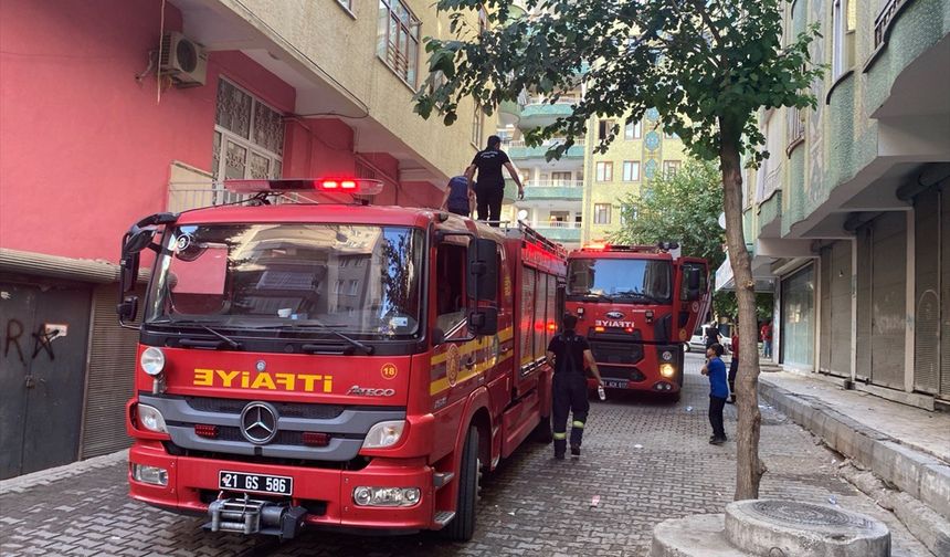 Diyarbakır'da mobilya döşeme atölyesinde çıkan yangın söndürüldü