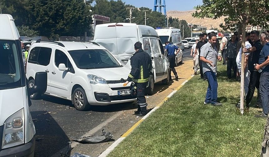 Mardin'de zincirleme trafik kazasında 3 kişi yaralandı