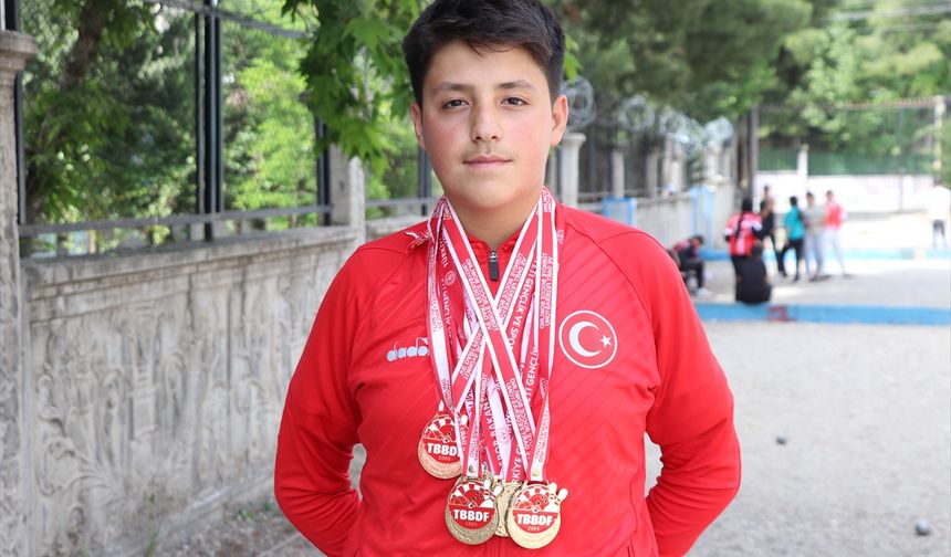 Öğretmeninin yönlendirmesiyle başladığı boccede 3 yılda 8 madalya kazandı