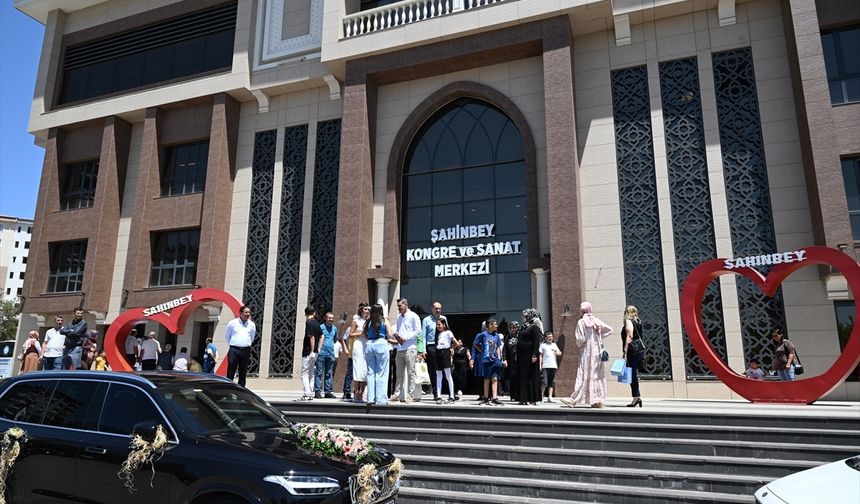 Şahinbey Belediyesinden 90 bin aileye 1,5 milyar lira 'uzun evlilik' desteği