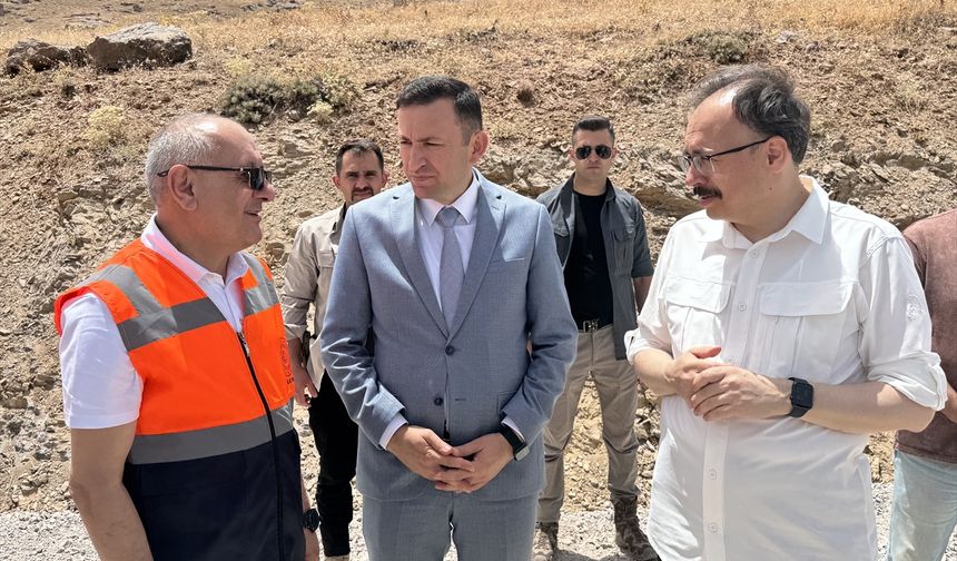 Siirt Çemikari Yaylası'nın 32 kilometrelik yolu yenileniyor