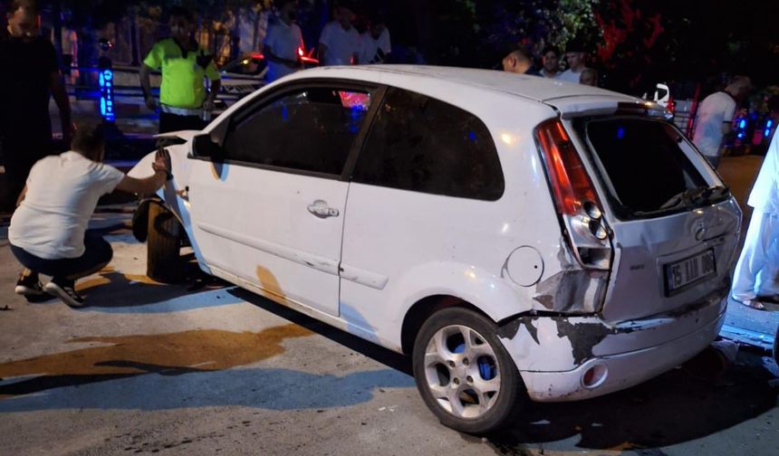 Siirt'te park halindeki cipe çarpan otomobildeki 5 kişi yaralandı