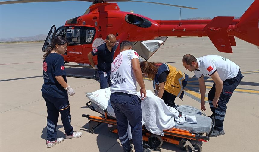 Şırnak'ta bir hasta ambulans helikopterle Şanlıurfa'ya sevk edildi