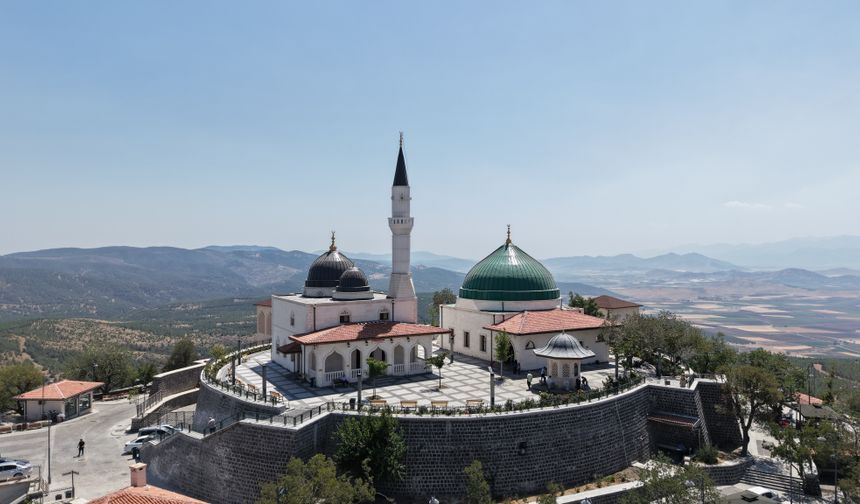 Depremlerde hasar alan Hz. Ukkaşe Türbesi yeniden ziyarete açıldı