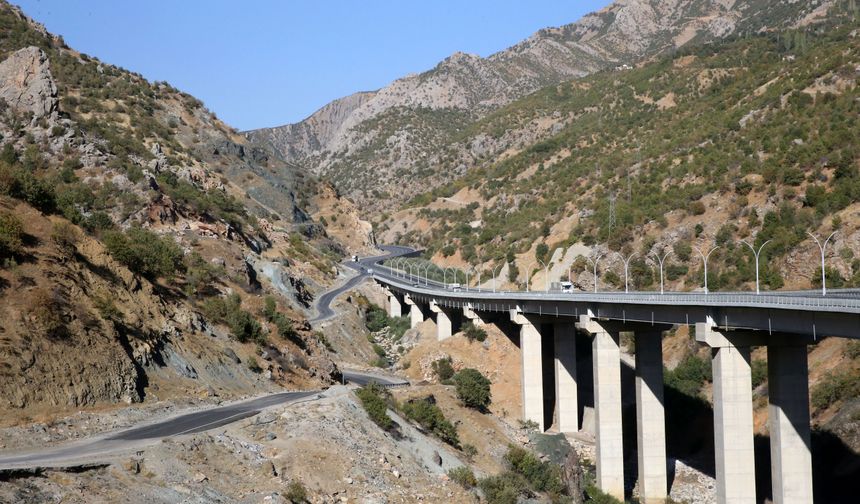 Bitlis, Diyarbakır, Siirt ve Batman'ı Birbirine Bağlayan Zorlu Yol Yapımı Tamamlandı