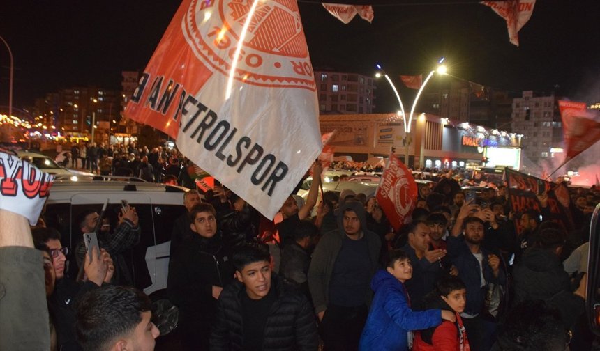 Batman'da Şampiyonluk Gecesi: Petrolspor Şehre Zaferle Döndü