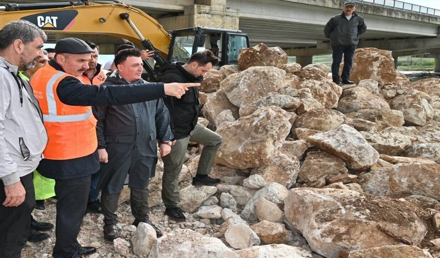 Vali Ekrem Canalp Emekçilerin Bayramını Tebrik Etti
