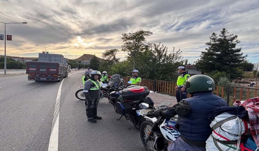 Kozluk’ta Motosiklet Sürücülerine Güvenli Sürüş Eğitimi
