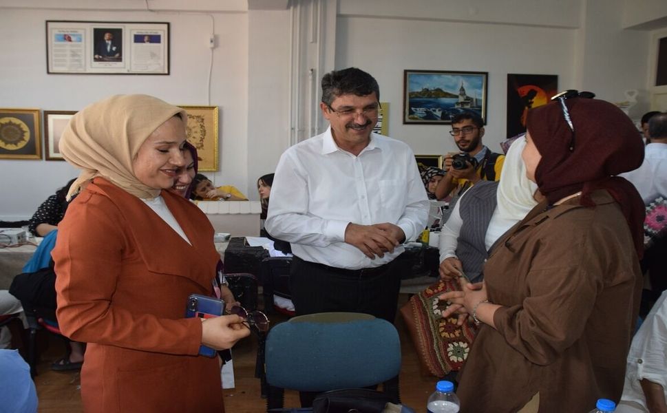 "Duaları Yolumuzu Aydınlatıyor": Ferhat Nasıroğlu'ndan Anneler Günü Kutlaması