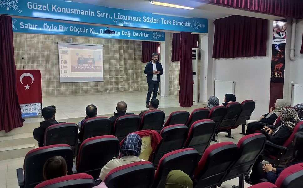 Batman'da Velilere Teknoloji Bağımlılığı Eğitimi