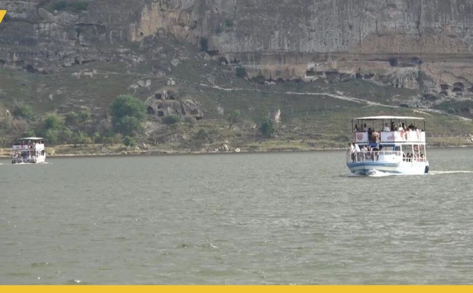 Batmanlı Öğrenciler Hasankeyf'te Tekneyle Tarihe Yolculuk Yaptı