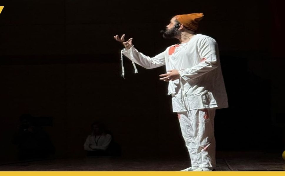 Batman Sahnesi Büyüledi! Tiyatro Festivalinde 'Deliyim' Oyununa Ayakta Alkış Yağdı