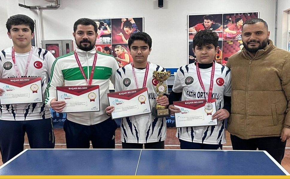 Batman’da Masa Tenisinin Yıldızları Parladı: Fatih Ortaokulu’ndan Gümüş Derece