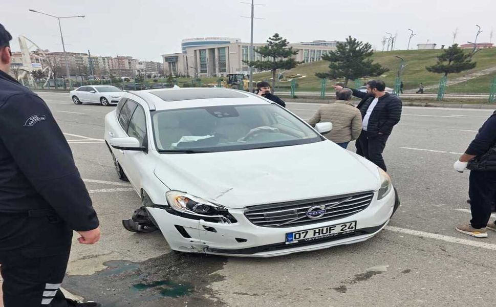 Batman’da Alt Geçit Çıkışında Kaza: 2 Yaralı!