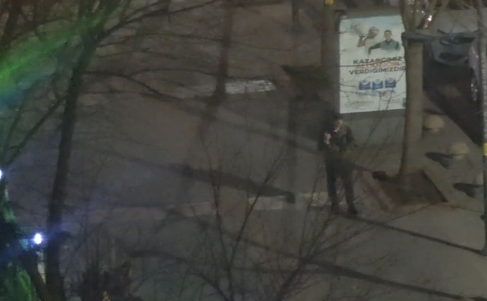 Batman'da Elinde Keleşle Dehşet Saçan Şahıs Kıskıvrak Yakalandı: 2 Yaralı