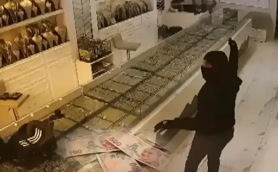 Batman’da Güpegündüz Kuyumcu Soygunu! İş Yeri Sahibini Yaralayıp Kaçtılar