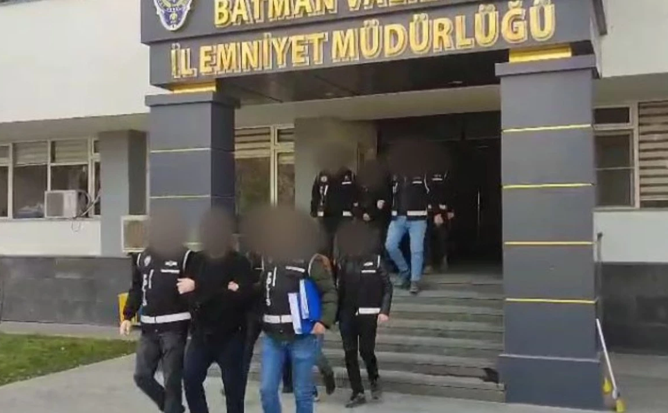 Batman’da Sahte MİT Operasyonu: Yapay Zekayla 1,5 Milyonluk Vurgun Yapan Dolandırıcılar Yakalandı