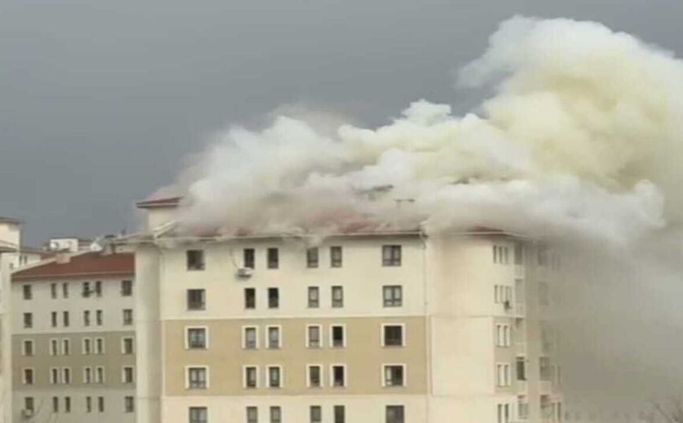 Batman’da TOKİ Konutlarında Yangın Paniki: 5 Kişi Çatıda Mahsur Kaldı