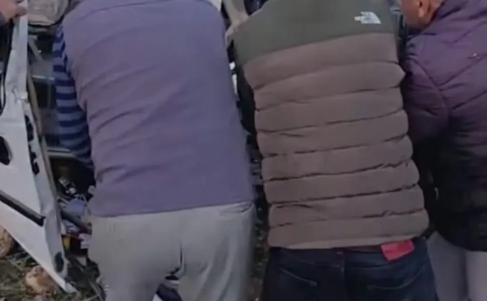 Gercüş’te Ticari Araç Şarampole Yuvarlandı: 2’si Ağır 3 Yaralı!