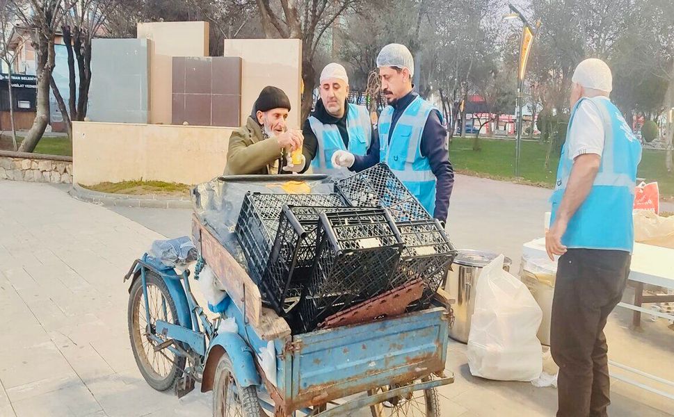 Batman Belediyesi’nden İftar'da Sıcak İkram
