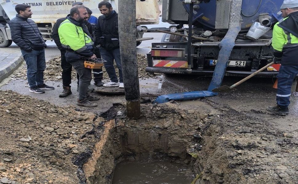 Batman Pazaryeri Mahallesi’nde İnşaat Atıkları Ana Hattı Felç Etti