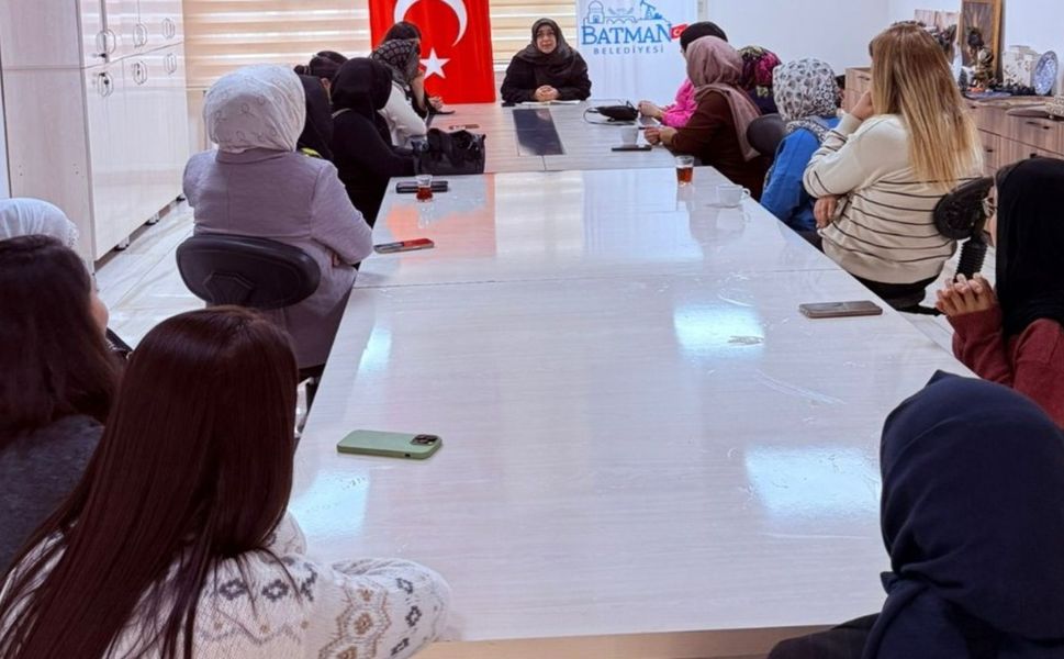 Batmanlı Kadın Kursiyerlere Berat Kandili Semineri