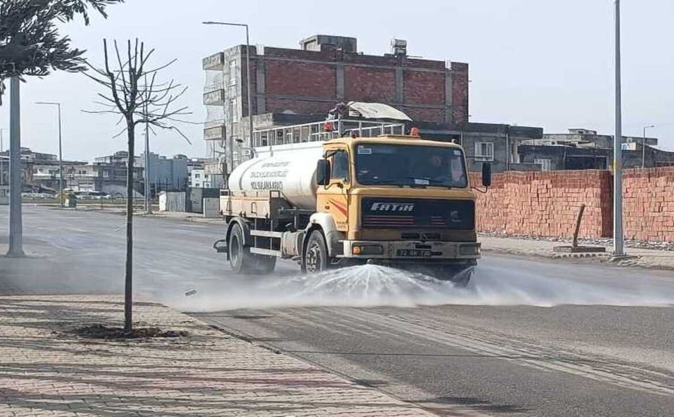 Hilal Mahallesi Pırıl Pırıl: Belediye Ekiplerinden Köşe Bucak Temizlik