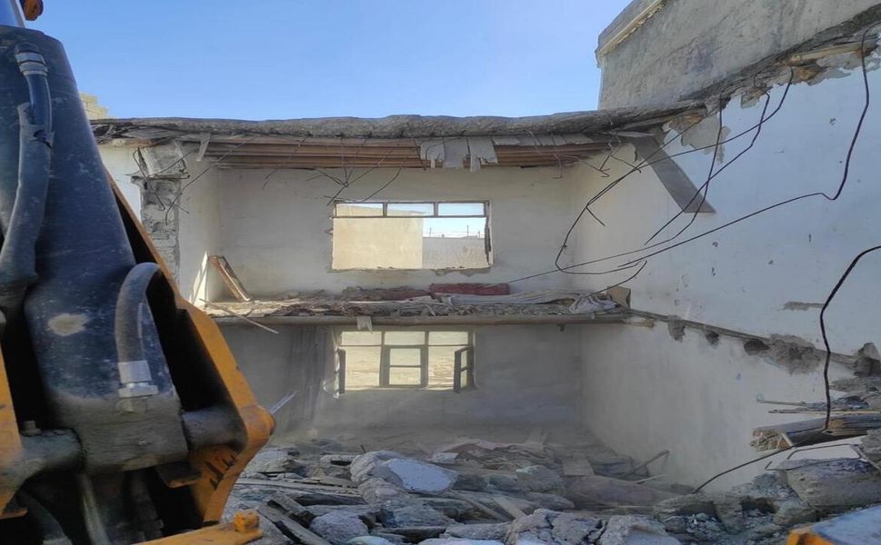 İluh Ve Çamlıca Mahallelerinde Korku Saçan Eski Binalar Yıkılıyor