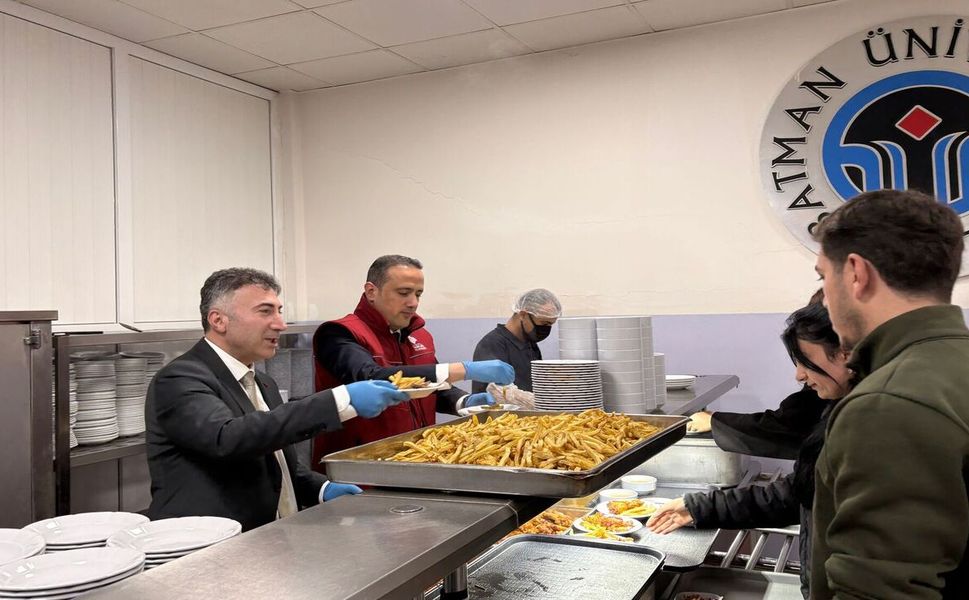 Batman Üniversitesi’nde Her Gün 800 Öğrenciye Ücretsiz İftar