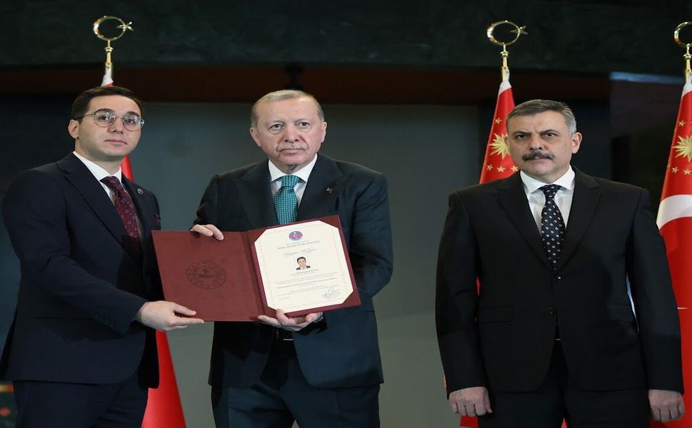 Gercüş Kaymakamı Muhammet Öztaş Ödülünü Cumhurbaşkanı Erdoğan’dan Aldı