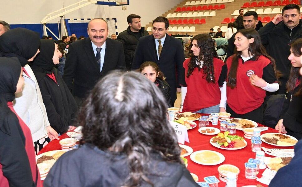 Vali Ekrem Canalp Gercüş'te Vatandaşlarla İftarda Buluştu