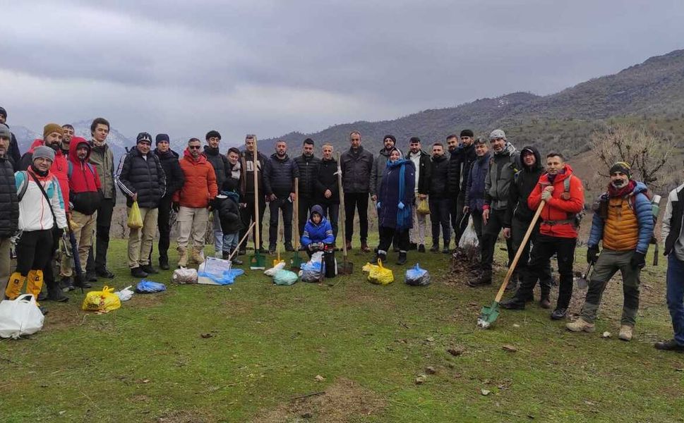 Batmanlı Doğa Tutkunları Sason’un Çıplak Dağlarına Yeşil Miras Bıraktı