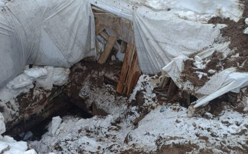 Sason’da Toprak Kayması: Sarıyayla Köyünde Bir Ev Yerin Altına Girdi